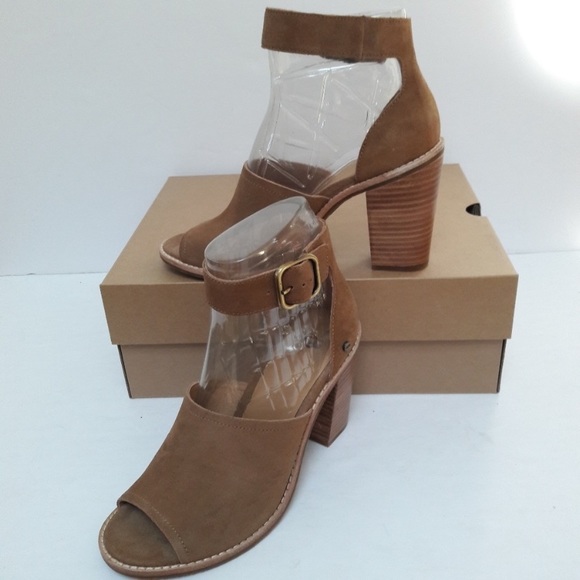 ❤️NEW Ugg Aja Ankle Strap Sandals - Picture 3 of 4